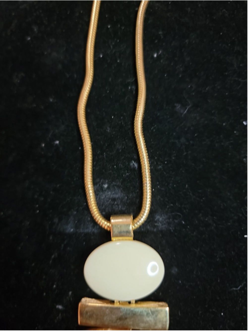 Vintage Collectible AVON Statement NECKLACE...Brown & Cream Pendant - Picture 3 of 9
